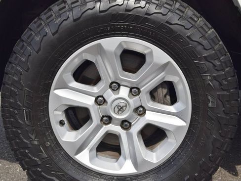 Used 2022 Toyota 4Runner SR5 Premium w/ Moonroof Package AWD/4WD image 9