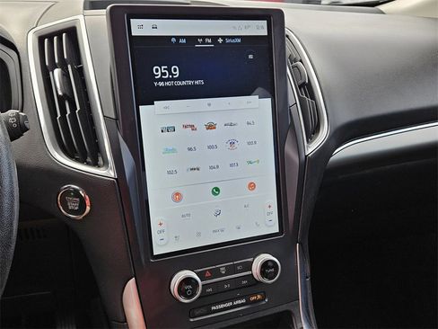 Used 2022 Ford Edge Titanium image 20