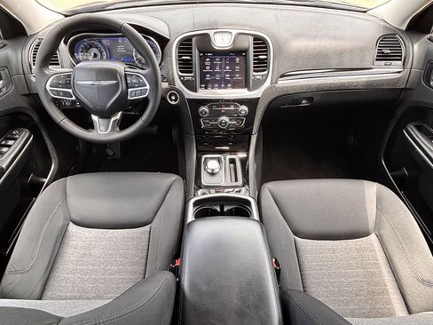Used 2023 Chrysler 300 Touring w/ Sport Appearance Package RWD image 9