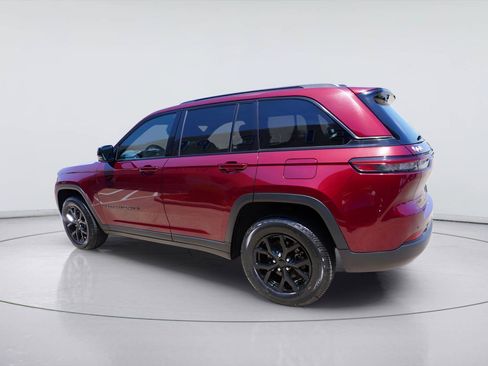 Used 2024 Jeep Grand Cherokee Altitude AWD/4WD image 4