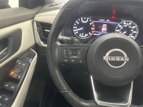 Used 2023 Nissan Rogue SV w/ SV Premium B Package image 27