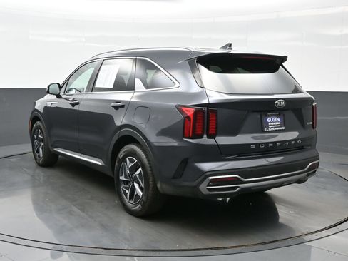 Used 2021 Kia Sorento S image 4