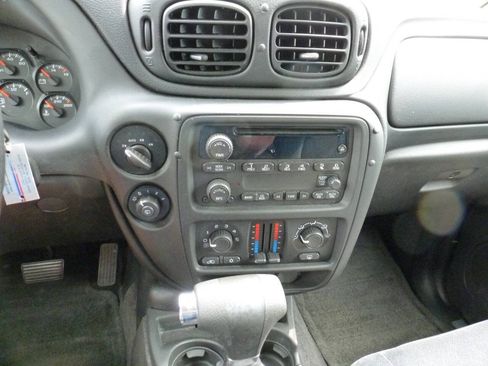 Used 2009 Chevrolet TrailBlazer LT w/ Skid Plate Package AWD/4WD image 13
