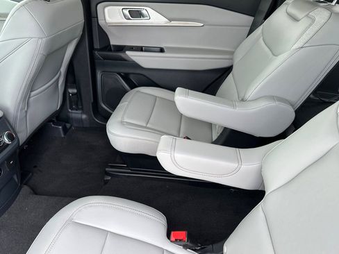 New 2026 Ford Explorer Active RWD image 12