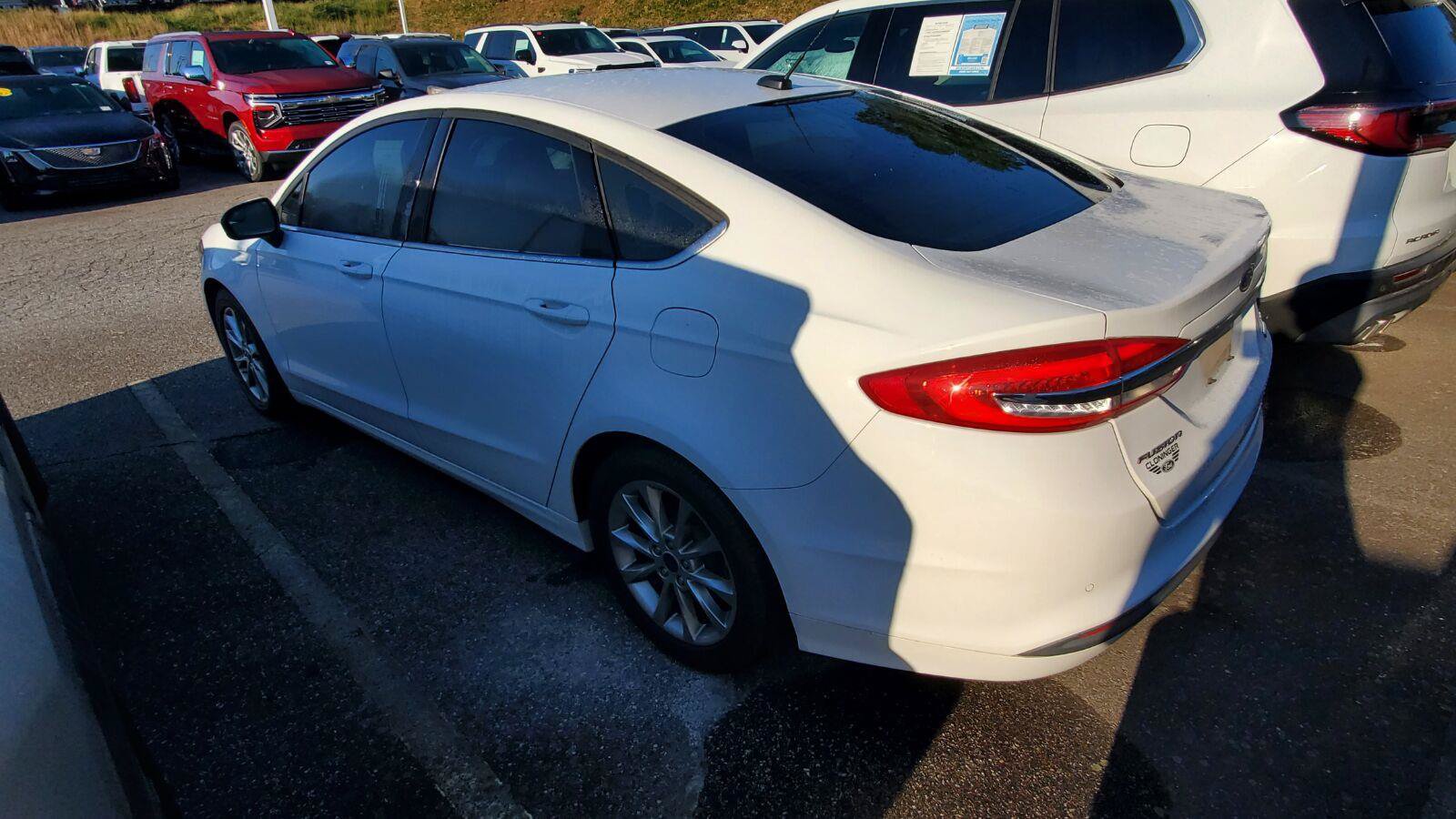 Used 2017 Ford Fusion SE w/ Fusion SE Technology Package FWD image 8
