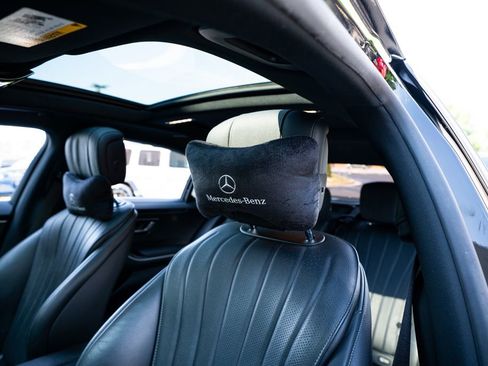 Used 2022 Mercedes-Benz S 500 4MATIC w/ AMG Line Package image 31