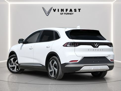 New 2025 VinFast VF 8 Eco AWD/4WD image 2