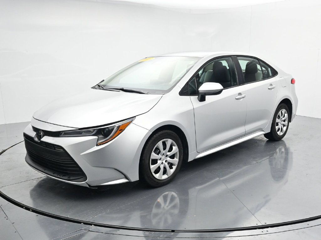 Used 2023 Toyota Corolla LE FWD image 4