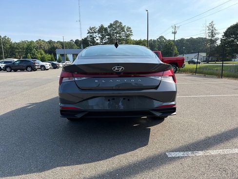 Used 2023 Hyundai Elantra SEL w/ Convenience Package FWD image 6