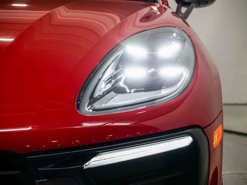 Used 2024 Porsche Macan image 7