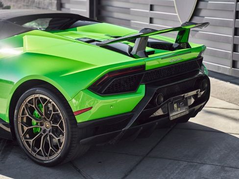 Used 2019 Lamborghini Huracan Performante image 12