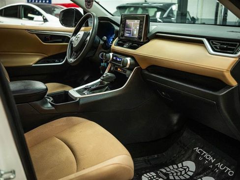 Used 2022 Toyota RAV4 LE image 13