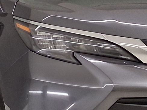 Used 2025 Toyota Sienna XLE w/ XLE Plus Package FWD image 10
