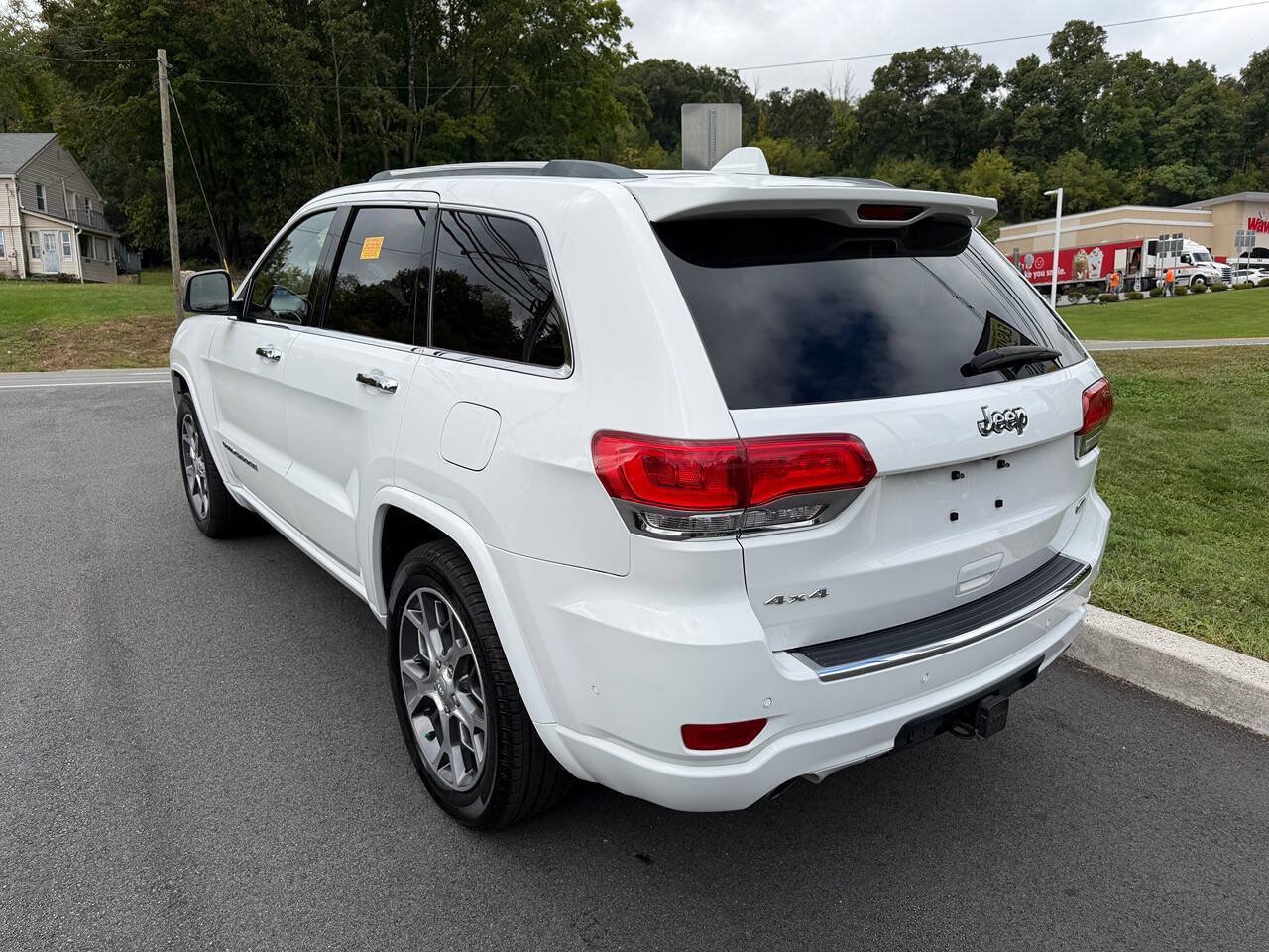 Used 2020 Jeep Grand Cherokee Overland AWD/4WD image 3
