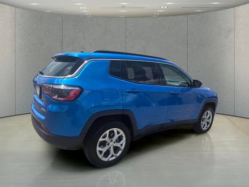 Used 2024 Jeep Compass Latitude AWD/4WD image 5