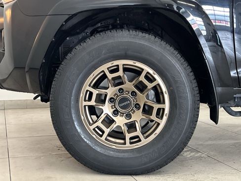 Used 2023 Toyota 4Runner 40th Anniversary SE AWD/4WD image 11