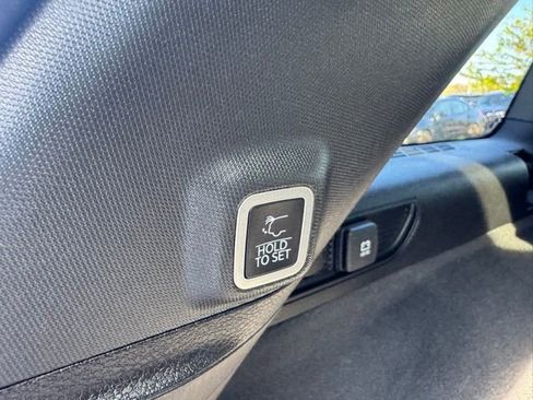 Used 2023 Jeep Grand Cherokee Overland w/ Luxury Tech Group IV AWD/4WD image 12