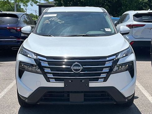 Used 2025 Nissan Rogue SV AWD/4WD image 2