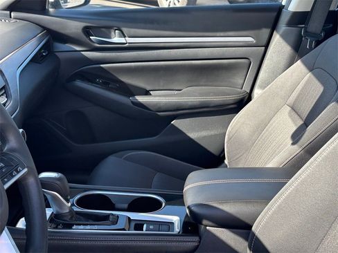 Used 2023 Nissan Altima 2.5 SV image 11