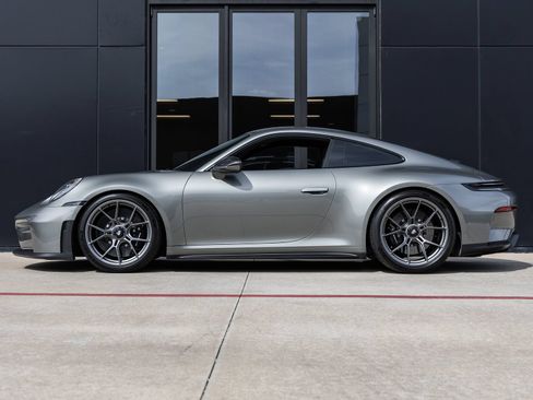 Used 2025 Porsche 911 GT3 RWD image 2