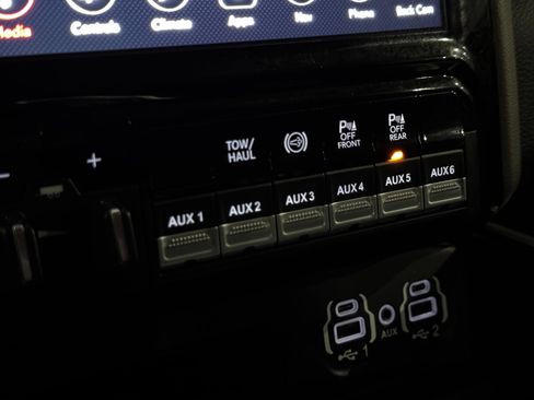 Used 2020 RAM 3500 Laramie image 25