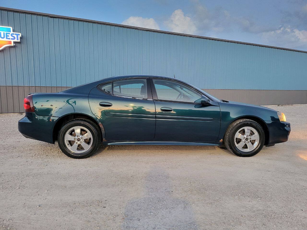 Used 2005 Pontiac Grand Prix w/ Drivers Plus Package FWD image 16