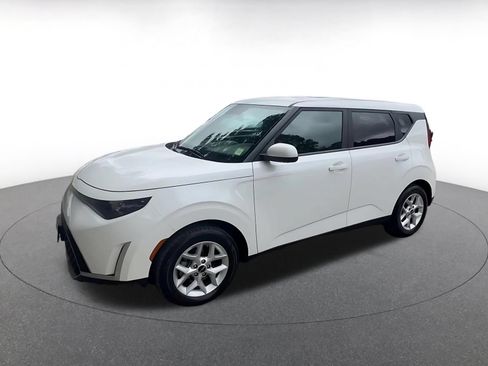 Used 2025 Kia Soul LX w/ LX Technology Package FWD image 7