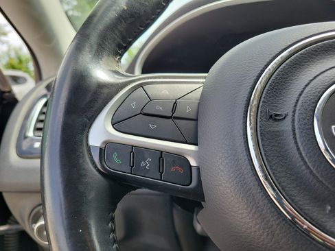 Used 2018 Jeep Compass Latitude FWD image 22