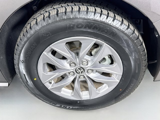 Certified 2024 Toyota Sienna XLE FWD image 34