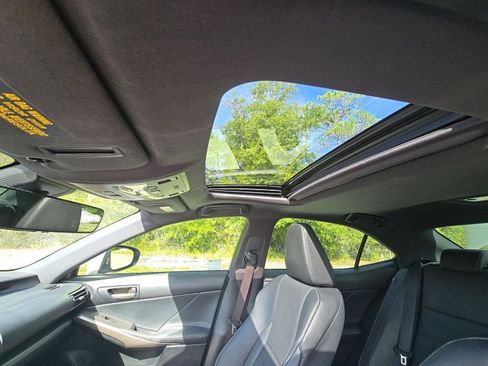 Used 2018 Lexus IS 300 F Sport w/ F Sport Package RWD image 10