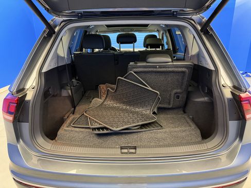 Used 2018 Volkswagen Tiguan SEL FWD image 29