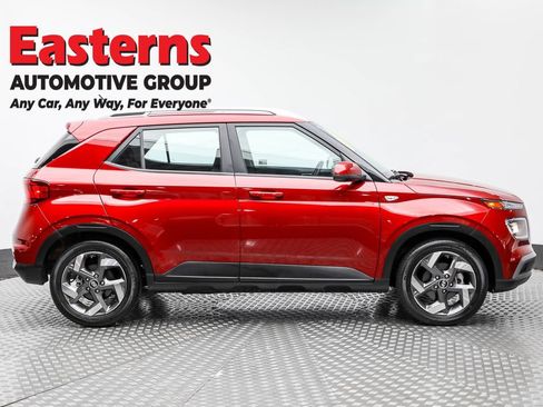 Used 2024 Hyundai Venue SEL image 4