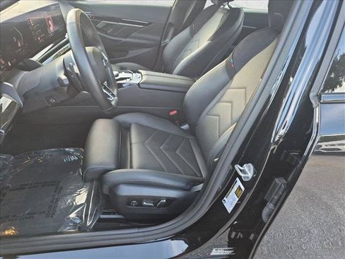 Used 2025 BMW 530i w/ M Sport Package RWD image 17