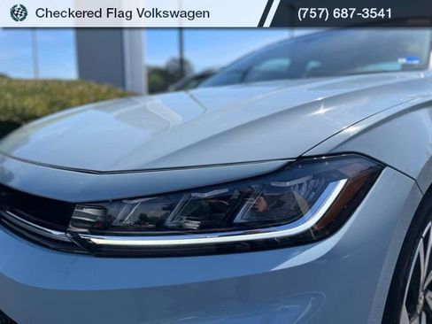 Used 2025 Volkswagen Jetta SEL FWD image 11
