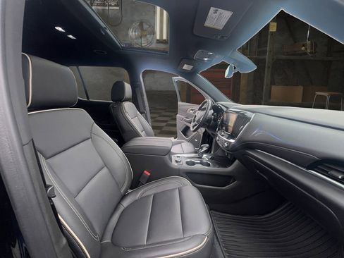 Certified 2023 Chevrolet Traverse Premier FWD image 15