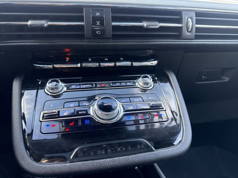 Used 2020 Lincoln Corsair AWD w/ Premium Package image 15