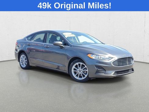 Used 2020 Ford Fusion SE FWD image 2