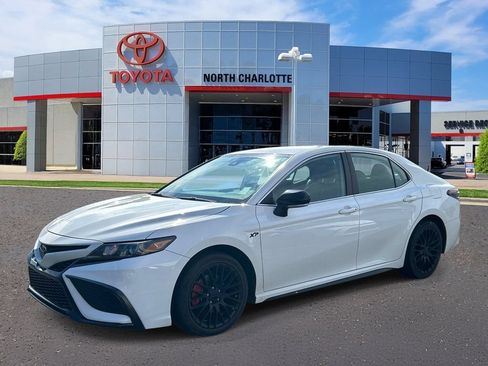 Used 2023 Toyota Camry SE FWD image 5