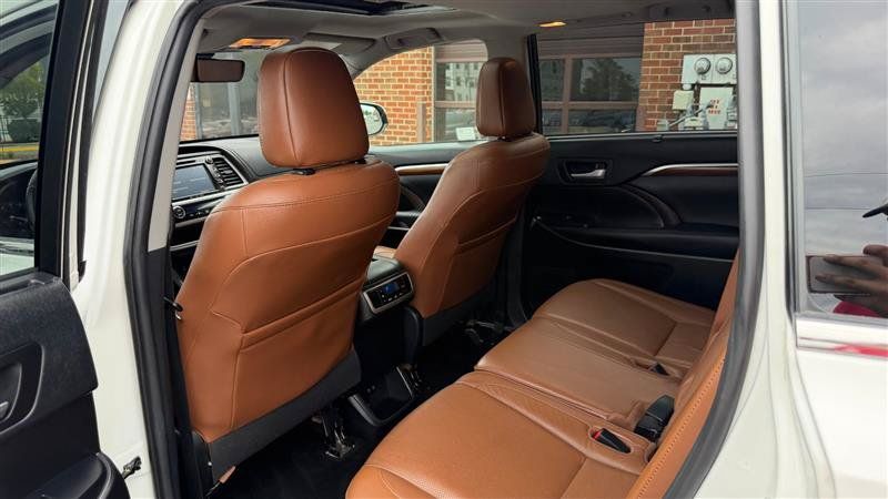 Used 2019 Toyota Highlander Limited AWD/4WD image 23