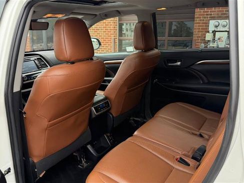 Used 2019 Toyota Highlander Limited AWD/4WD image 23