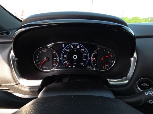 Used 2023 Chevrolet Traverse Premier FWD image 9
