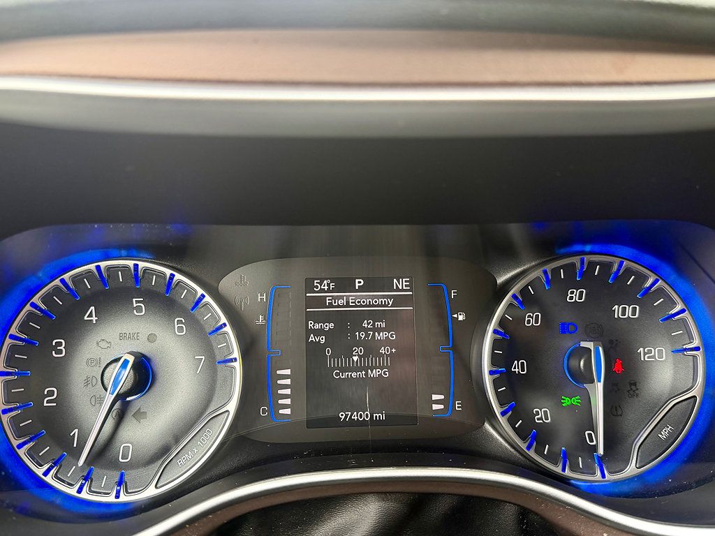 Used 2020 Chrysler Voyager L FWD image 16