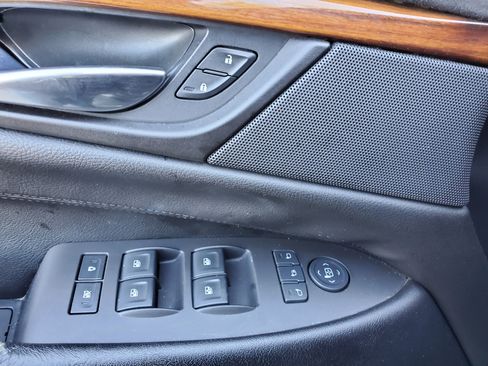 Used 2015 Cadillac Escalade Luxury image 17