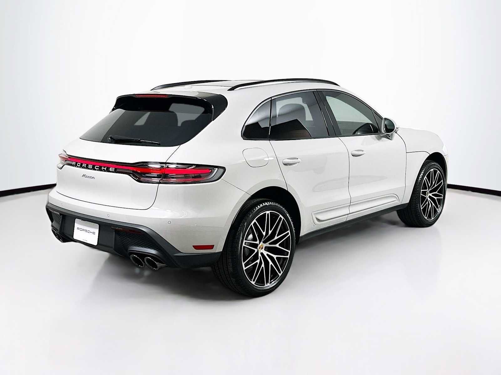 Used 2026 Porsche Macan AWD/4WD image 9