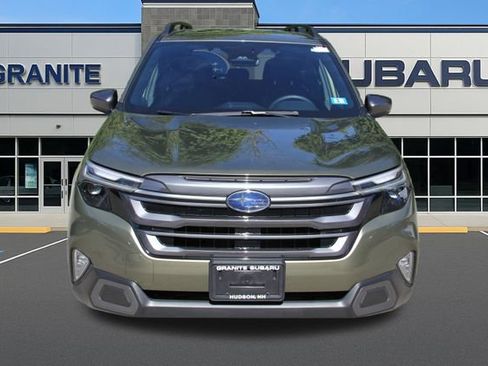 Used 2025 Subaru Forester Limited AWD/4WD image 5