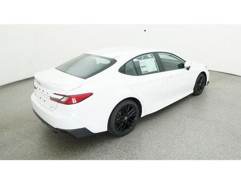 New 2026 Toyota Camry SE image 9