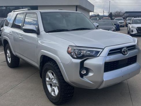 Used 2022 Toyota 4Runner SR5 image 6