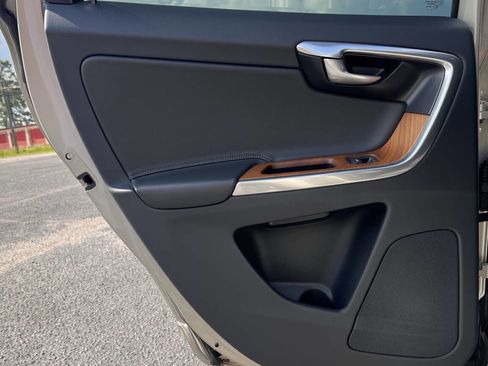 Used 2017 Volvo XC60 T5 Inscription w/ Advanced Package image 14