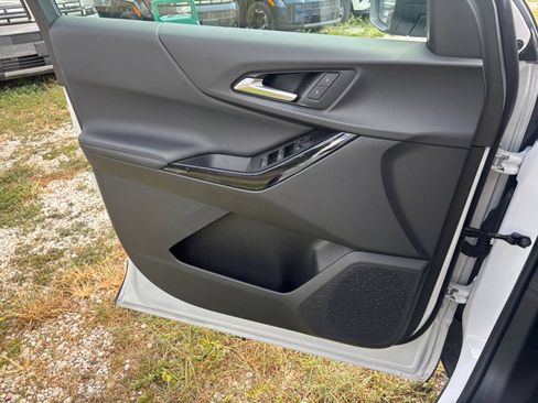 Used 2025 Chevrolet Equinox LT FWD image 18