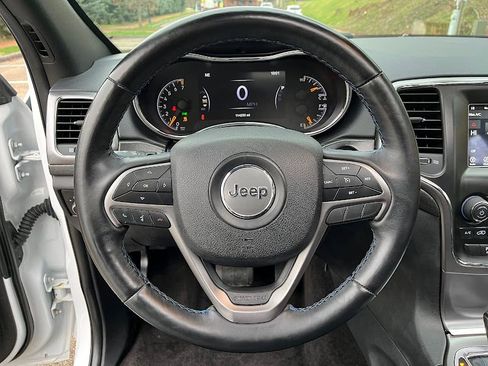 Used 2018 Jeep Grand Cherokee Laredo image 13